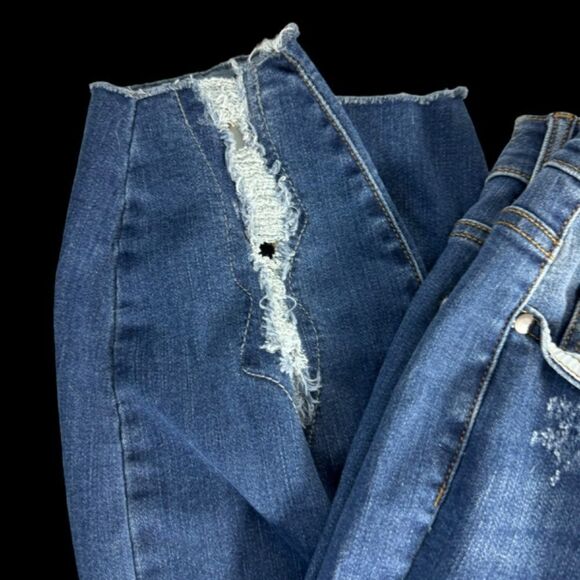 Judy Blue Upcycled Distressed Busted Knee Tapered Leg Raw Hem Crop Jeans Sz 16W - Picture 4 of 10